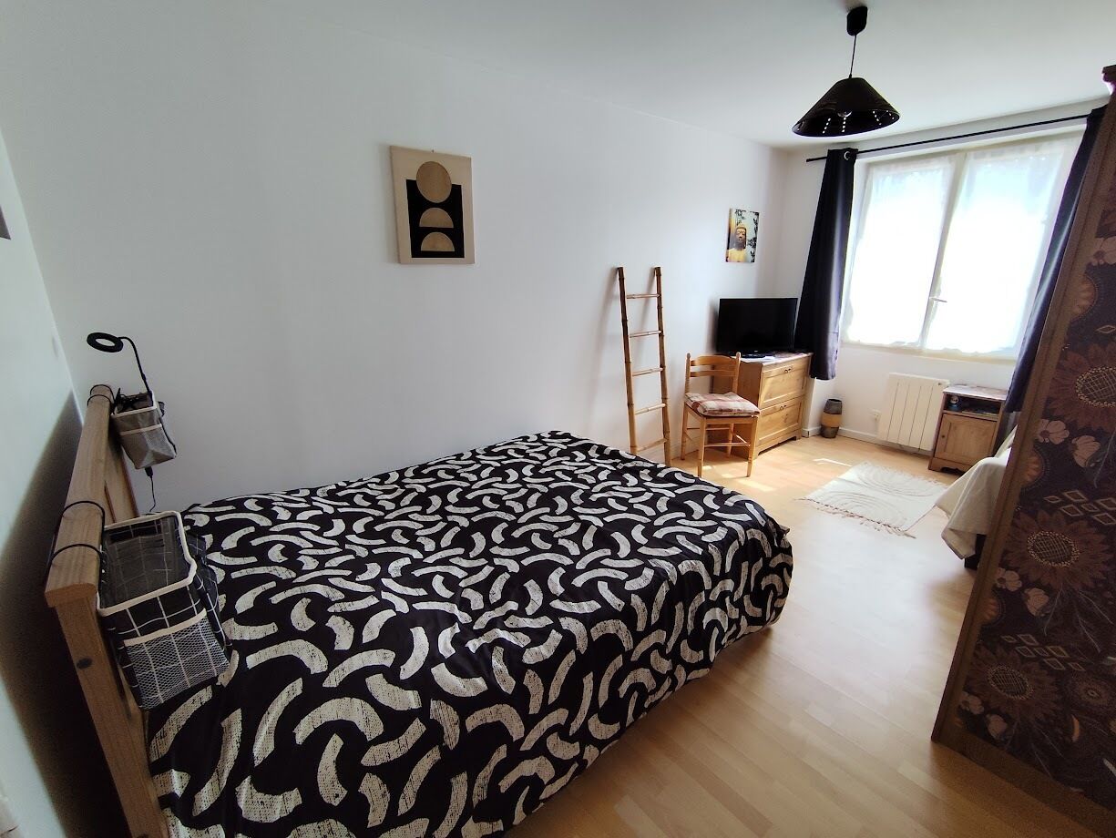 2 bedrooms, iron/ironing board, travel crib, free WiFi