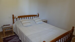 1 habitación, tabla de planchar con plancha y wifi