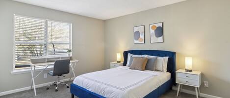 2 camere, una scrivania, ferro/asse da stiro, culla da viaggio