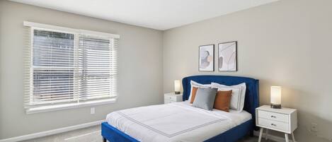 2 عدّة غرف نوم ومكتب ومكواة/لوح كي وسرير سفر