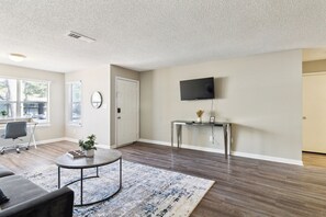 Interior - Park at London  T2 Spacious 2 Bed 2 Bath (Ellenwood)