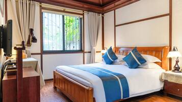 Luxury Double Room | Desk, laptop workspace, blackout curtains, soundproofing