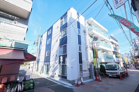 Exterior. Rio Grande Nishi-Shinjuku