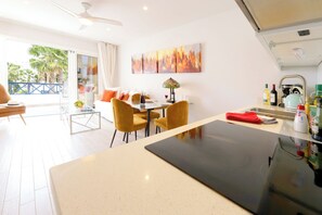 Interior - Harbour suite, sea and mountain views. Close to harbour and Playa Chia beach. (Puerto del Carmen)