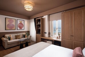Minibar, in-room safe, desk, blackout drapes - The K Nest Hotel Nafplio (Nafplio)