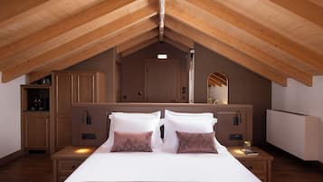 Penthouse Suite with Direct Sea View | 1 bedroom, minibar, in-room safe, desk