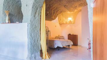 1 habitación, tabla de planchar con plancha, wifi y ropa de cama
