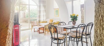 Appartamento in pietra di tufo verde Ischitana, Forio 