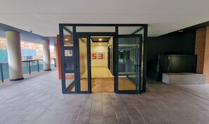 Lobby - Charming 1 bedroom flat_ Gym _Gated urbanisation _ Madrid (Madrid)