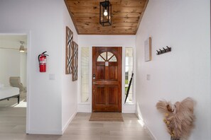 Interior - New! Yosemite Dream Nest with HUGE views/spa/firepit/pet friendly! (Oakhurst)