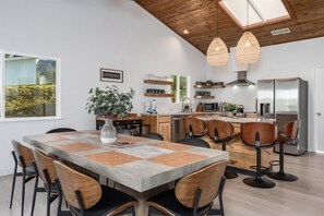 Dining - New! Yosemite Dream Nest with HUGE views/spa/firepit/pet friendly! (Oakhurst)