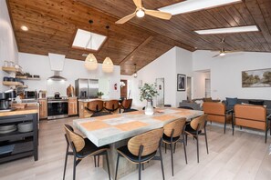 Dining - New! Yosemite Dream Nest with HUGE views/spa/firepit/pet friendly! (Oakhurst)