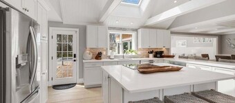 Luxurious 5-Bedroom Retreat with Heated Pool & Hot Tub â Walk to Water!: 013-OP