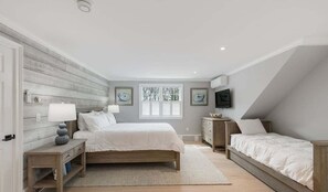 5 bedrooms, iron/ironing board, free WiFi, bed sheets