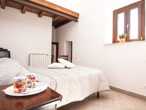 2 Schlafzimmer, Bügeleisen/Bügelbrett