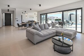 Luxury-Villa, 4 Schlafzimmer, eigener Pool | Wohnbereich