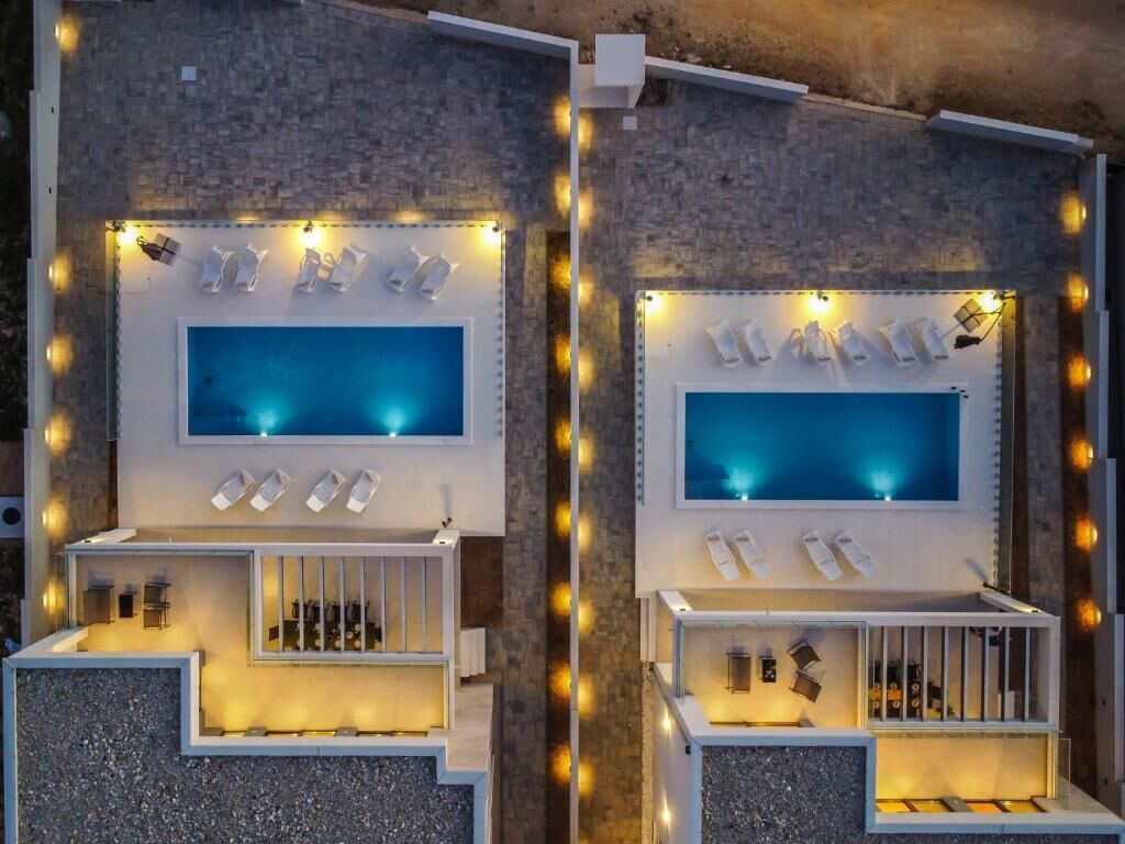 季节性开放的室外游泳池