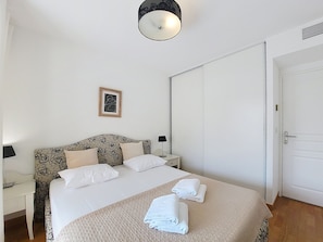 1 bedroom, iron/ironing board - N&J - LE BACCARA - Central  (Niza)