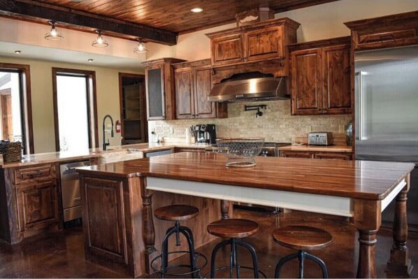 Kühlschrank, Mikrowelle, Geschirrspüler