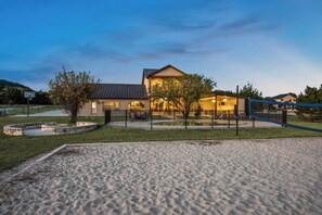 Sports court - Southern Comfort in Heartstone (Concan)