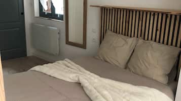 2 bedrooms, iron/ironing board, travel crib, free WiFi