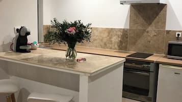 Fridge, microwave, oven, stovetop