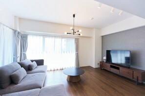 Living area - Creare Togoshi Ginza by Tranova (Tokyo)