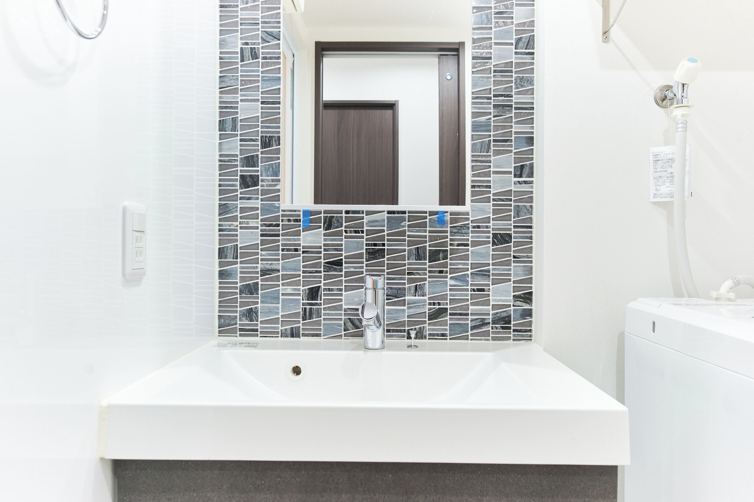 Apartment, Non Smoking (C) | Bathroom | Combined shower/bathtub, hair dryer, slippers, towels
