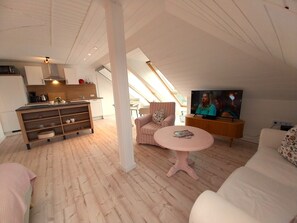 Smart TV, DVD player, stereo