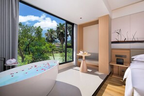 Romantic Double Room, River View | In-room safe, blackout curtains, soundproofing, free WiFi - Lijiang Moon Hotel - Guilin (Guilin)