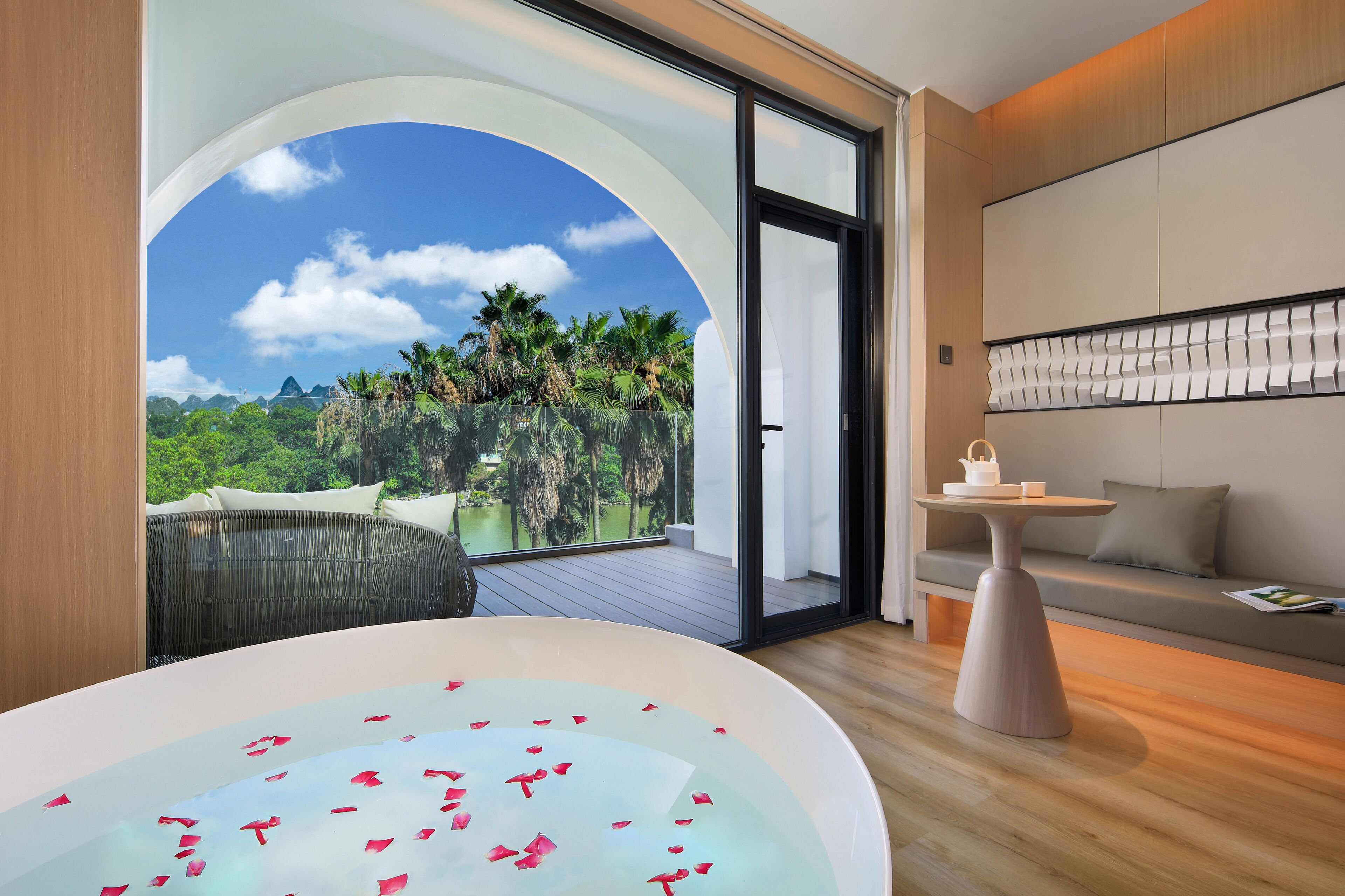 Luxury Double Room, Lake View | In-room safe, blackout curtains, soundproofing, free WiFi