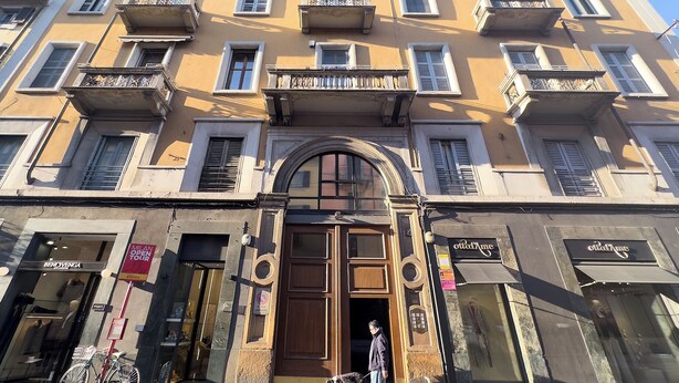 A historic building with a central entrance, multiple balconies, and storefronts on the ground floor. - BRERA - Tiny Studio (Milano)