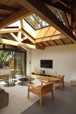 Living area - Upscale, cabin-style villa 5 minutes by bike from Capbreton beaches (Capbreton)