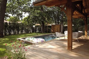 Outdoor pool - Upscale, cabin-style villa 5 minutes by bike from Capbreton beaches (Capbreton)
