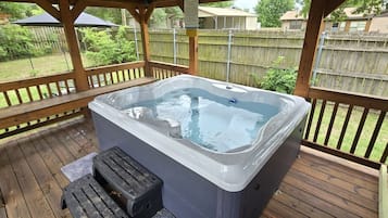 Bain à remous extérieur