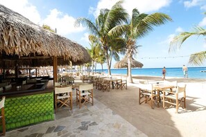 Outdoor dining - Cozy villa, near to Jan thiel & Mambo Beach (Vista Montana)