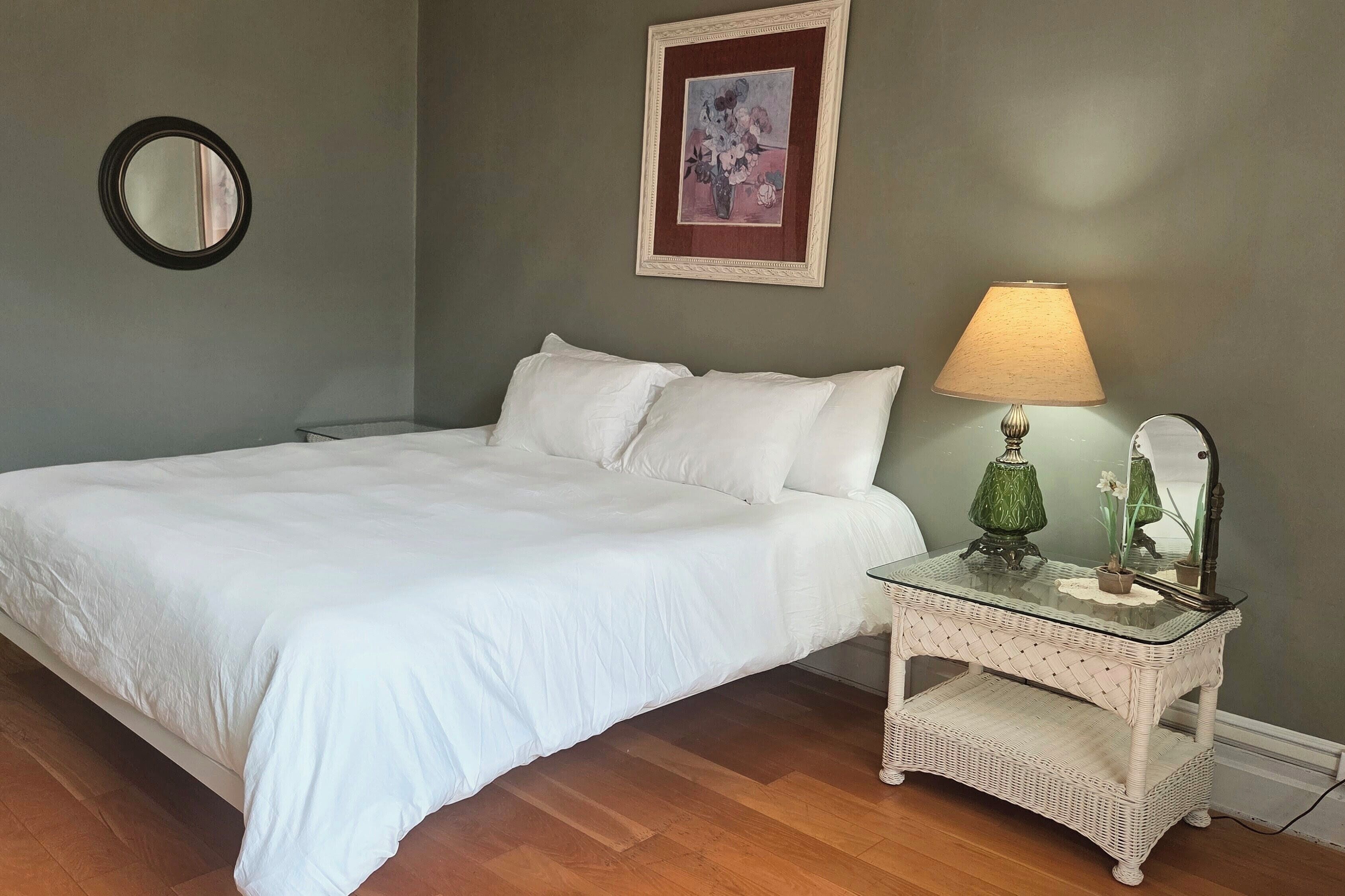 1 habitación, tabla de planchar con plancha, wifi gratis y ropa de cama 