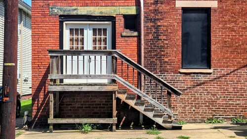 Grab a latte at the coffee shop, then walk a block to the floodwall where you'll find 2000 feet of murals showcasing the history of Portsmouth.   After that, walk back up 2nd Street  and check out the antique shops and local restaurants.