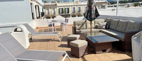 House, 2 Bedrooms, Smoking, Balcony | Lounge