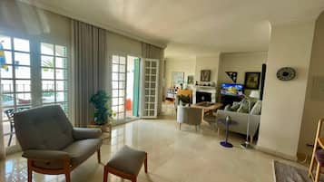 Maison, 2 chambres, fumeurs, balcon | Salle de séjour