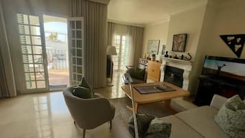 Maison, 2 chambres, fumeurs, balcon | Salle de séjour