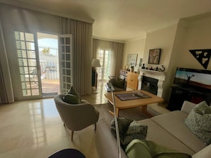 House, 2 Bedrooms, Smoking, Balcony | Living room - Luxury Townhouse Sea Views 10 Min From Puerto Banús (Marbella)