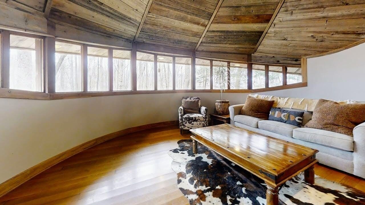 Televisión y chimenea 