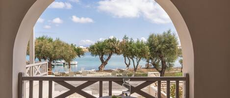 Deluxe Sea View Room | Coffres-forts dans les chambres, fer et planche à repasser