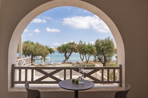 Caja de seguridad en la habitación y sistema de insonorización