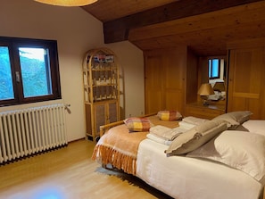 4 chambres, lit parapluie, Wi-Fi, draps fournis