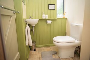 Bruser, hårtørrer, håndklæder, Sæbe