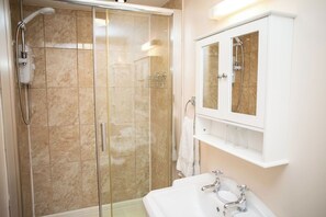 Comfort Twin Room | Bathroom | Shower, hair dryer, towels, soap