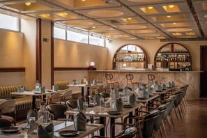 A restaurant with high tables, chairs, and a bar area. - Tree of Life Ganga Dwar, Haridwar (Haridwar)