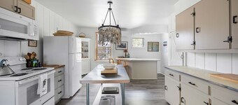 Beach front on Pawleys Island, Two Screened Porches, Dog Friendly